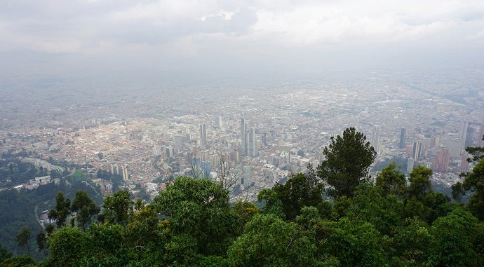 plenty_life's tweet card. Panoramic view of Bogotá, Colombia. The city is redesigning five neighborhoods to centralize resources and encourage trips by foot and bike, subsequently reducing air pollution. Photo: @datingscout...