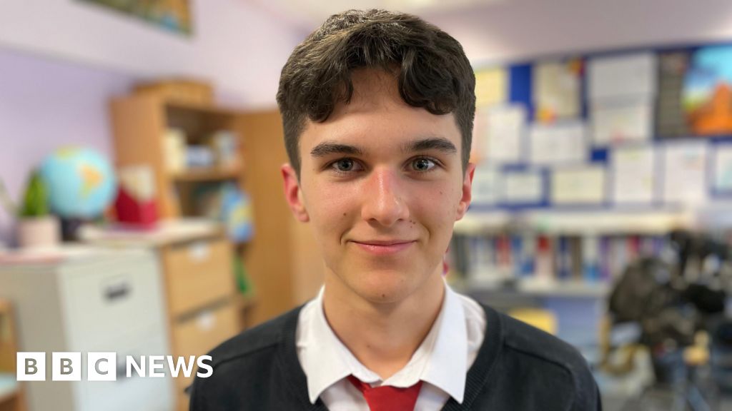 iamsarahcarroll's tweet card. While Gaelic schools become more popular the census indicates the number of native speakers is falling.