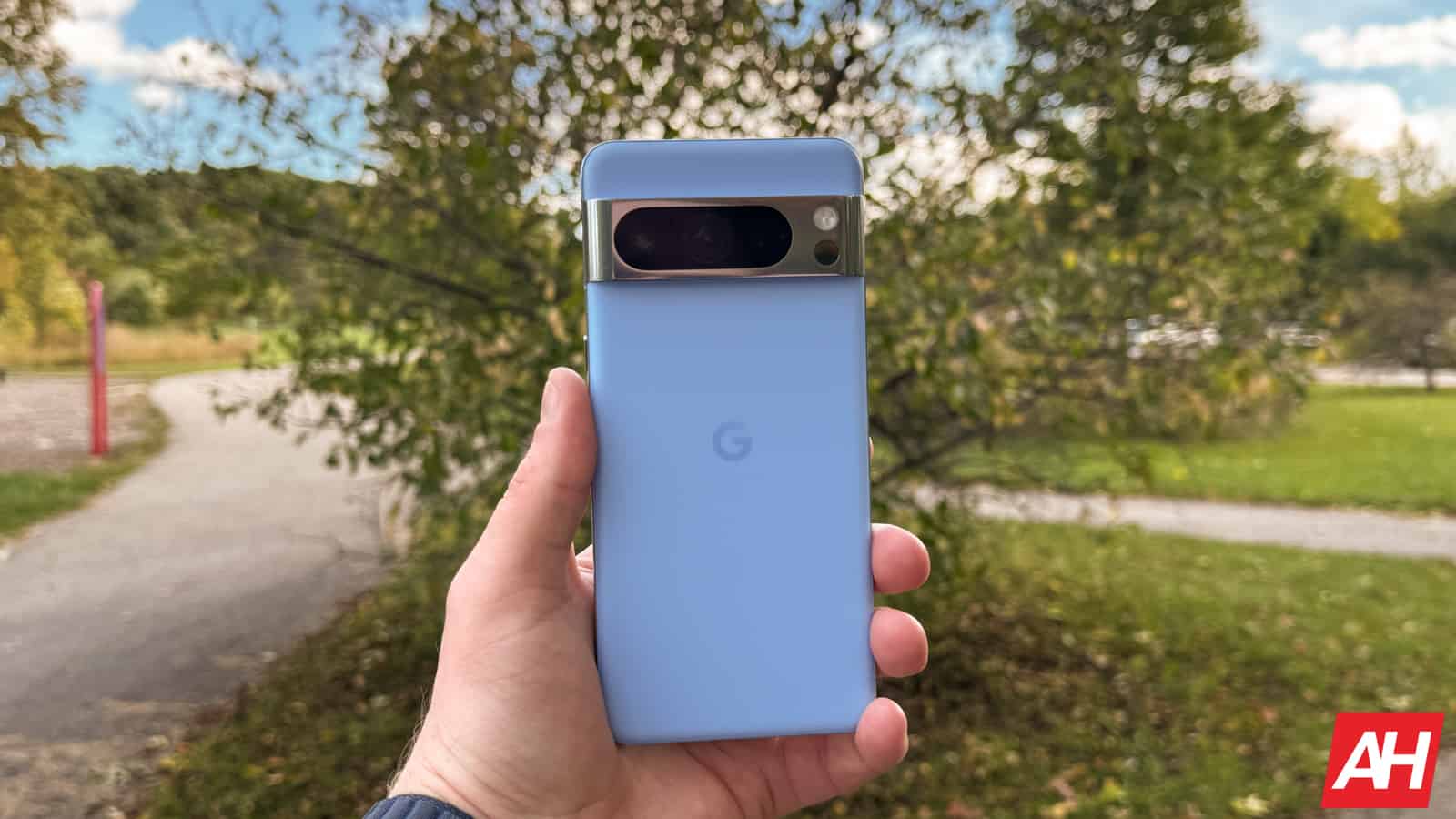 Androidheadline's tweet card. Google is adding image animations with GIF sharing to Pixel Studio. Pixel 8 models are getting the Pixel Studio, but it isn't available yet.