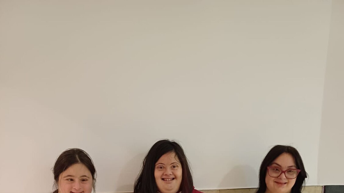 Agenzia_Ansa's tweet card. Le donne con disabilità hanno fino a quattro volte in più di probabilità di subire violenza rispetto alle altre donne. Per le donne con sindrome di Down, le probabilità sono fino a 10 volte maggiori....