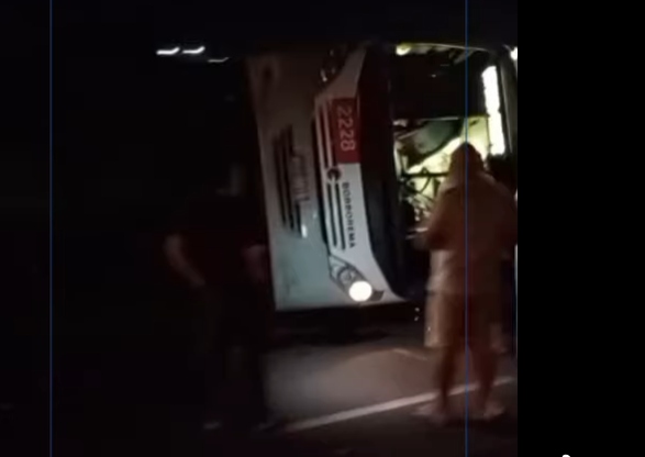 SOSESTRADAS's tweet card. Ocorrência foi registrada na noite dessa segunda-feira (24) Um sinistro (acidente) no km 36 da BR-232, no distrito de Bonança, entre Moreno e Vitória de