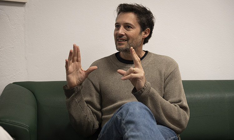 Cultura_21's tweet card. Entrevista amb Enric Puig Punyet, que ha estat renovat com el director del Centre d’Arts Santa Mònica per quatre anys més.