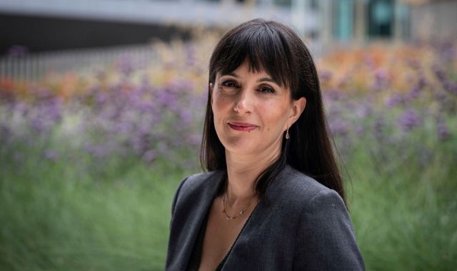 seritjol's tweet card. "Per què necessiten alguns centres les fotografies dels infants per promocionar a les xarxes les activitats que realitzen?"