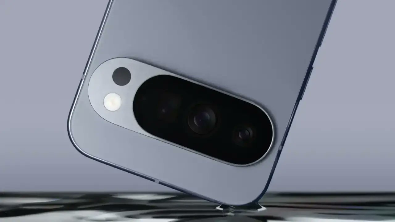 SchmidtisBlog's tweet card. Auch Monate nach den ersten Beschwerden berichten zahlreiche Besitzer des Pixel 10 Pro von Problemen mit der Telekamera. Videos, die über diese Linse