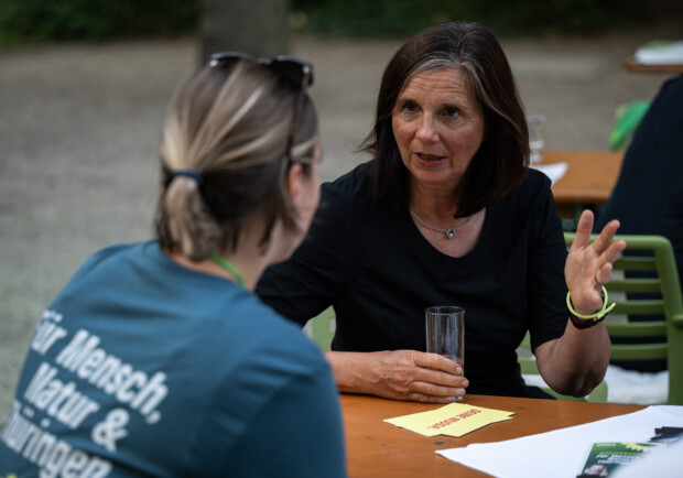 TichysEinblick's tweet card. In Thüringen hat die Habeck-Partei wenig Aussicht auf den Parlamentseinzug, in Sachsen muss sie bangen. Die ehemals Erfolgsverwöhnten versuchen es mit Betteln – und entgrünten Plakaten.