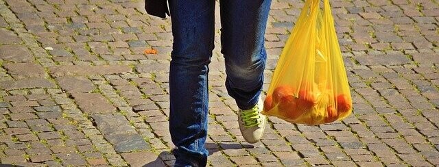 embavin_sl's tweet card. Hay decisiones medioambientales que tienen más de postureo que de utilidad, como es el caso de sustituir las pajitas de plástico por pajitas de papel (en...