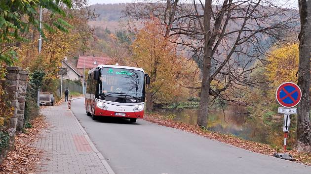 michalhrabal88's tweet card. Obyvatelé Bílovic nad Svitavou se dostanou nově i v nočních hodinách domů z Brna hromadnou dopravou. Od noci na sobotu 29. listopadu začne fungovat výluková noční minibusová linka x94. Bude jezdit...