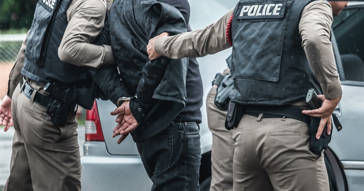 twin0830us's tweet card. A DOJ staffer was arrested on state terrorism charges after allegedly doxing a federal agent during an immigration raid, a case tied to a summer operation that later sparked an armed attack on...