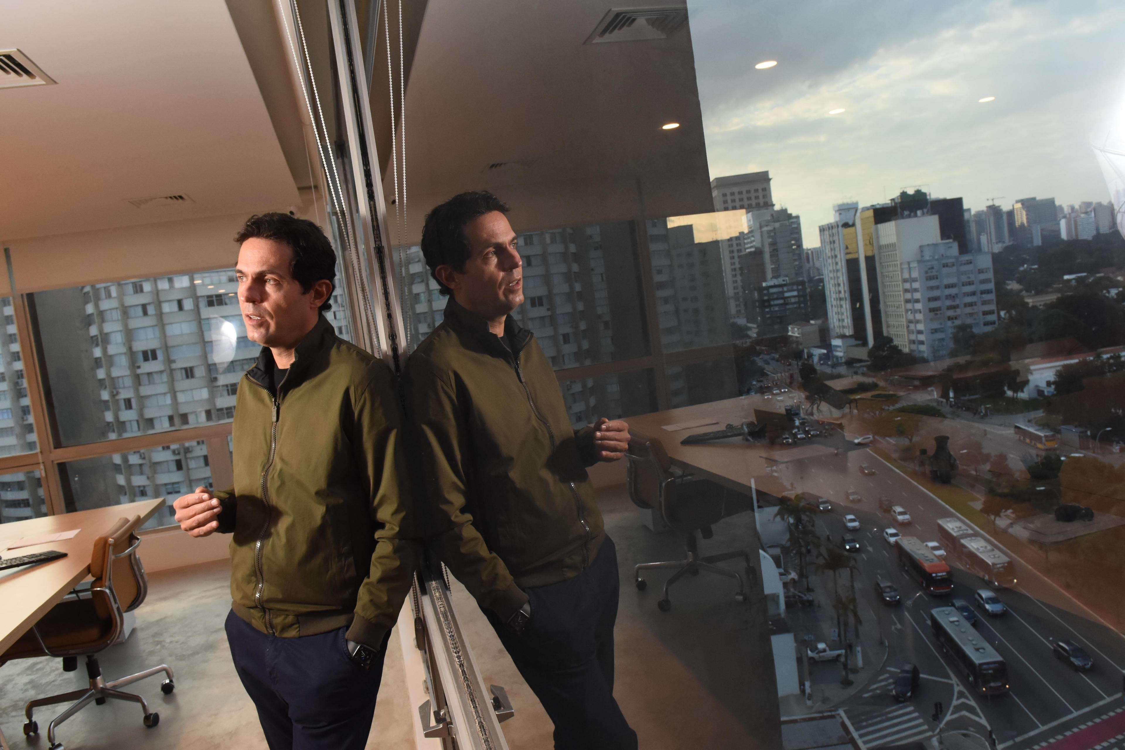 PipelineValor's tweet card. Volume total na estratégia, que tem como co-CIO o brasileiro Eduardo Mufarej, é de US$ 375 milhões