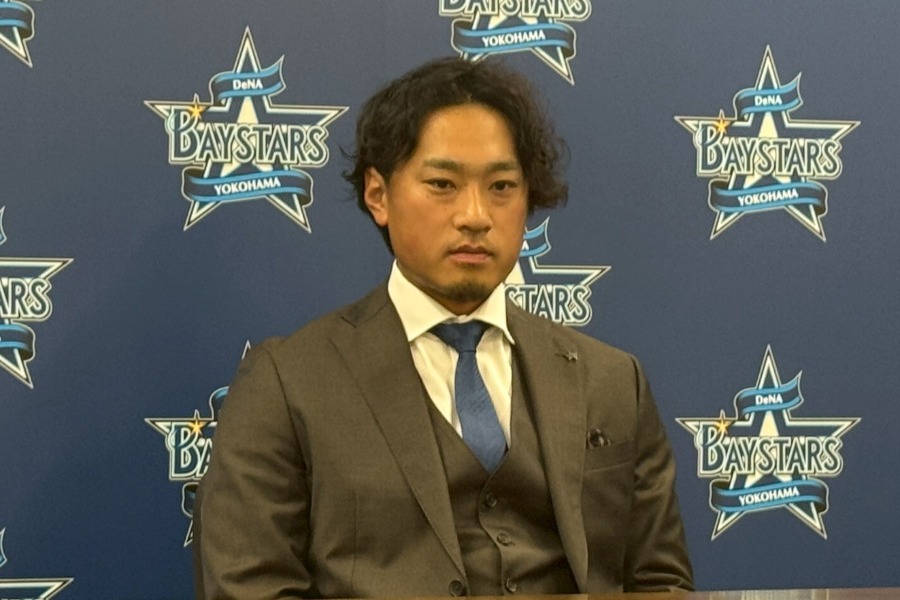 Fullcountc2's tweet card. 契約更改後に取材対応したDeNA・石田健大【写真：町田利衣】 石田健大は左肩故障で初1軍登板なし「まだいますとアピールできれば」　DeNAの石田健大投