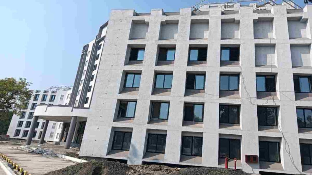 RcAnalyst's tweet card. bhopal municipal corporation has constructed an eightstorey building on five acres of land at cost of ₹40 crore but those who planned the building forgot to construct a meeting hall reports said they...