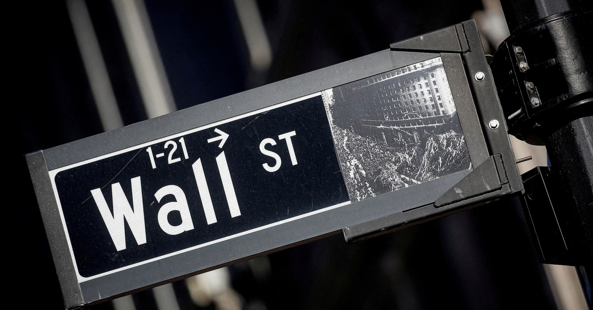 HBEisen's tweet card. U.S. regulators on Friday cleared the way to increase oversight of asset managers, hedge funds and other non-banks that they believe pose risks to the financial system, reviving a tough new regime...