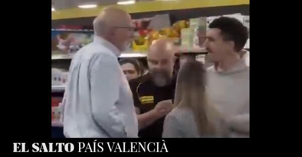 ElSaltoDiario's tweet card. En uno de los supermercados de la cadena en València, varias personas recriminaron a Roig. El presidente de Mercadona les acabó llamando “gilipollas”.