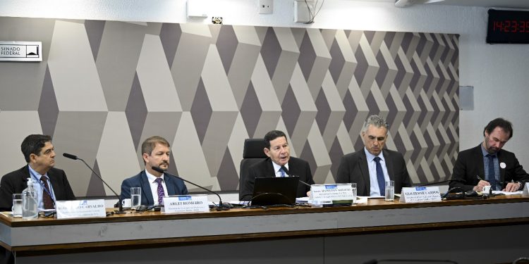 gessulli's tweet card. Crise do agronegócio no Rio Grande do Sul em pauta: Senado debate colapso do crédito rural e as condições dos produtores agrícolas