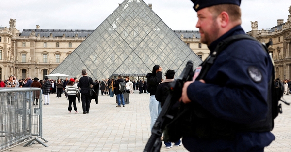 PerdigueroASP's tweet card. Entre ellos está un hombre al que se le imputa ser el cuarto y último integrante del comando que perpetró el robo en la Galería de Apolo, ya que sus otros tres compañeros ya habían sido detenidos