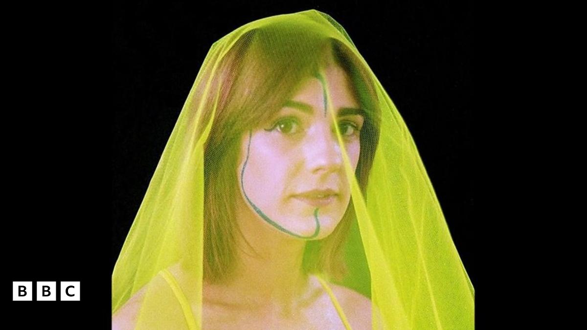 MathBowden's tweet card. Perfformiad arbennig gan enillydd gwobr Albwm Cymraeg y Flwyddyn