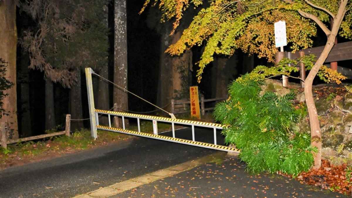 KUMANICHIs's tweet card. 【速報】熊本・阿蘇市の林道手野線、落石で通行止め　産山村で震度5強　｜熊本日日新聞社