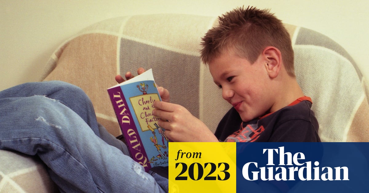 SuzanneNossel's tweet card. Augustus Gloop now ‘enormous’ instead of ‘fat’, Mrs Twit no longer ‘ugly’ and Oompa Loompas are gender neutral