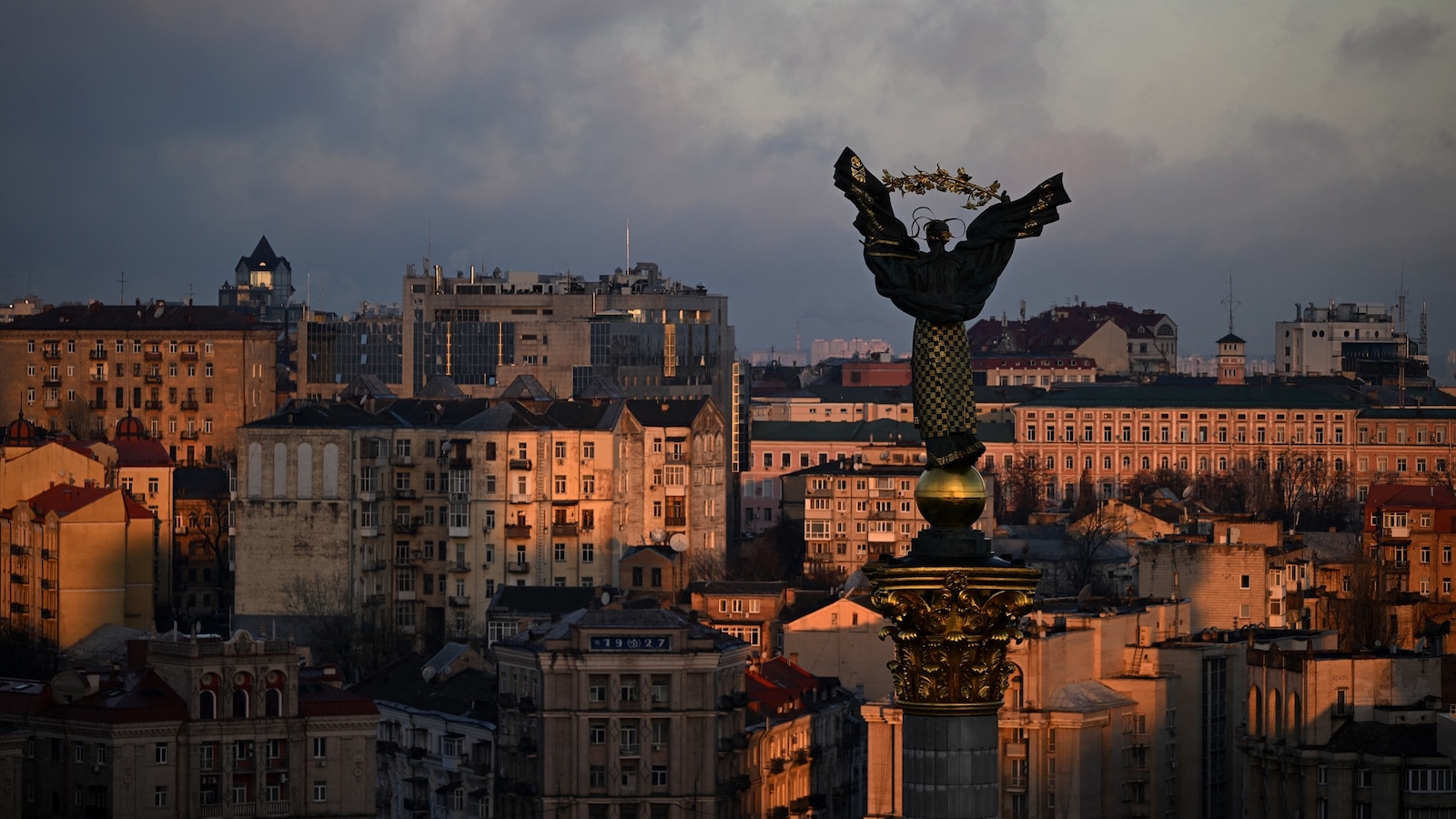 Hello_Nighthawk's tweet card. The U.S. has held secret talks in Abu Dhabi with a Russian delegation to discuss a Ukraine peace proposal.