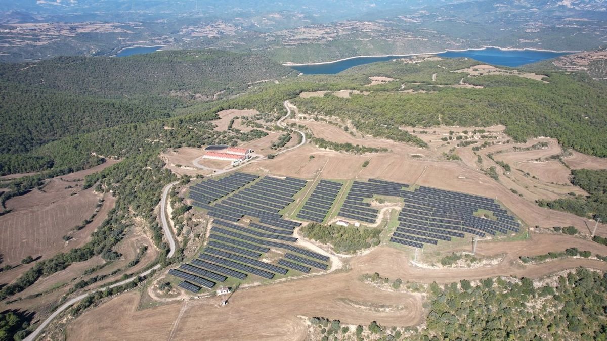 dialecsost's tweet card. El seu pla territorial assigna un objectiu de 53,3 MW eòlics al Pallars Sobirà i 48,8 al Jussà. Delimita terrenys aptes perquè generin energia sense que ho impedeixin restriccions urbanístiques ni...