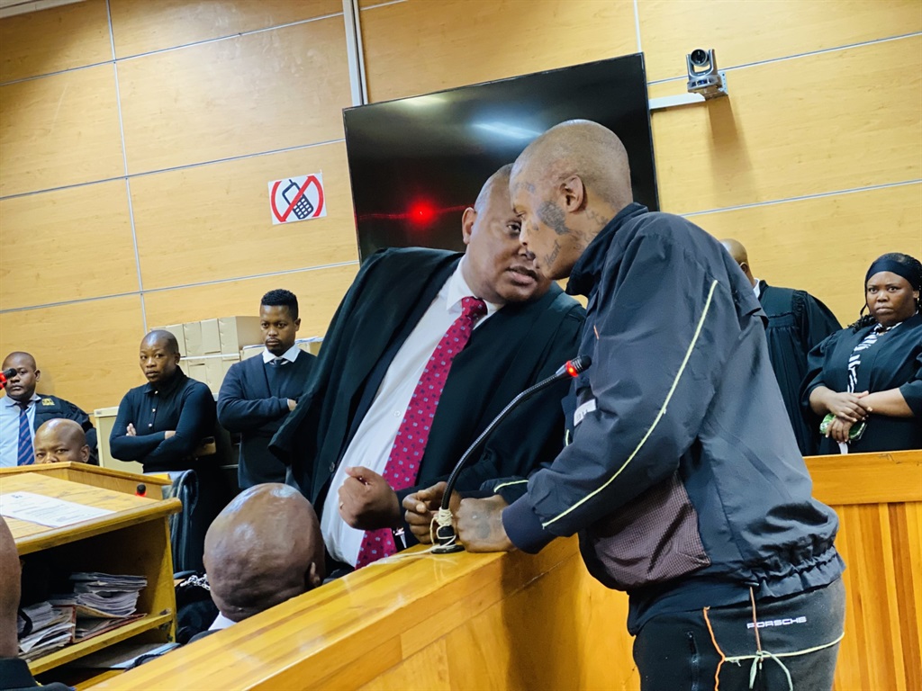 dailysunsa's tweet card. The star remains behind bars.