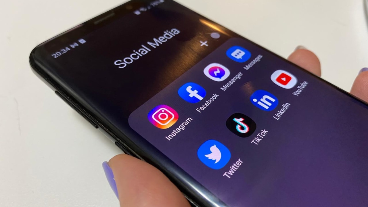 Jerusalem_Post's tweet card. The social media giant blames configuration changes on its routers as source of outage.