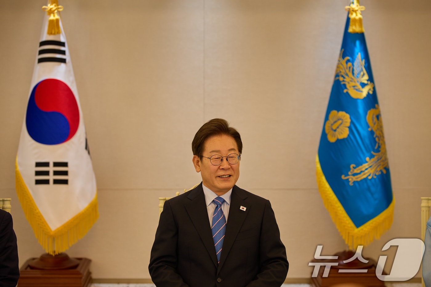 News1Kr's tweet card. 사실 앞에 겸손한 민영 종합 뉴스통신사