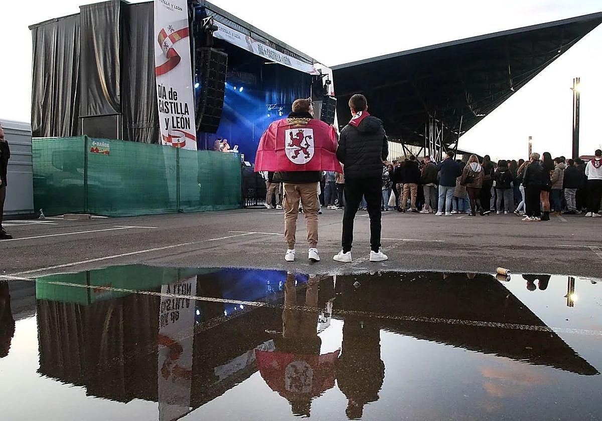 UPLeones's tweet card. Los leonesistas presentan ante la Fiscalía del Tribunal Superior de Justicia la denuncia para que «se depuren responsabilidades» ante lo que consideran un «despilfarro in