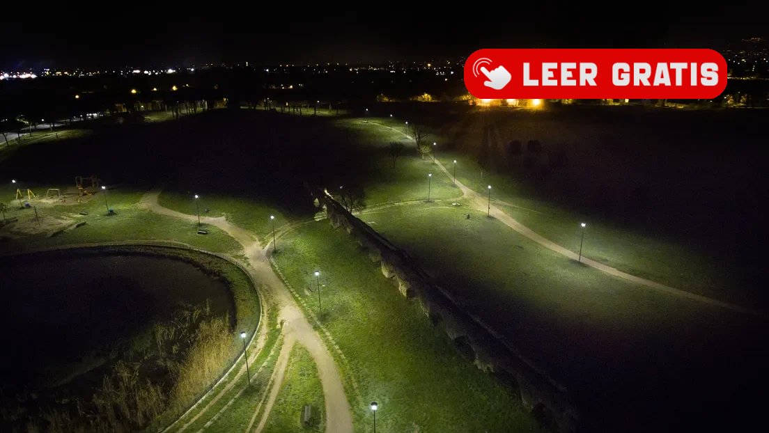 invadidos_com's tweet card. Una pareja fue asaltada por una banda de marroquíes en un parque de Roma mientras estaban dentro de su coche. La joven de 20 años fue violada mientras varios sujetaban a su novio. Tres marroquíes han...