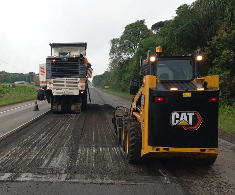 SOSESTRADAS's tweet card. Serviços de recuperação em 81 quilômetros estão sendo realizados pelo Departamento Nacional de Infraestrutura de Transportes (DNIT) ao custo de R$92