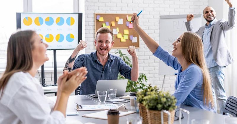 OrgActualNews_'s tweet card. Lo que realmente nos motiva a largo plazo es tener una alineación entre nuestras actividades laborales y nuestros valores