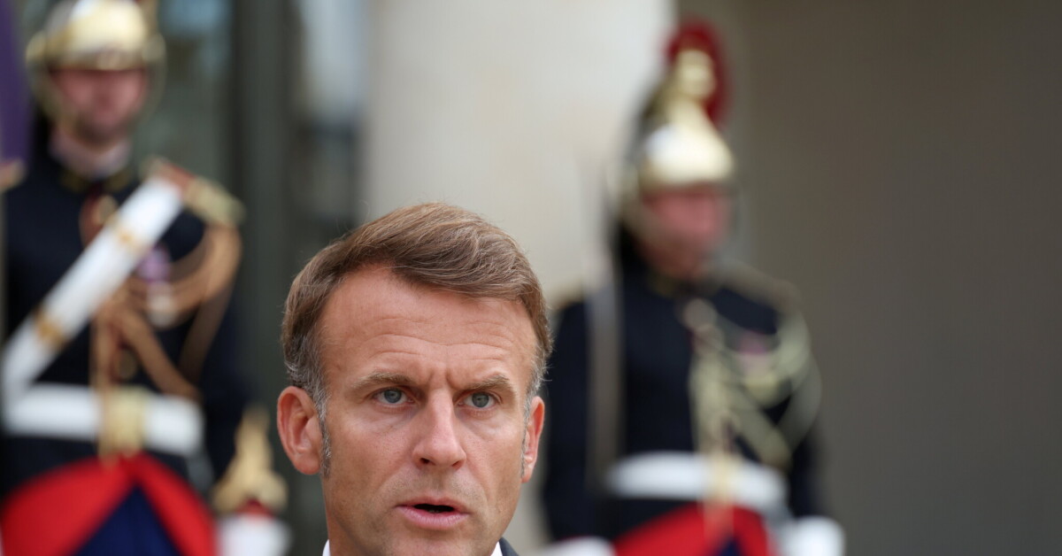 le_Parisien's tweet card. Emmanuel Macron prévient qu’il dissoudra l’Assemblée nationale si Sébastien Lecornu est censuré