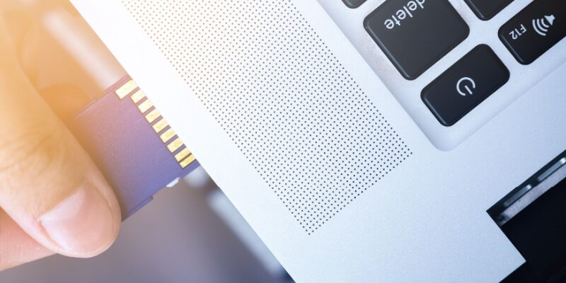 SpiceworksNews's tweet card. This article explores the key differences between SDHC and SDXC digital storage media. Learn more about their definitions, capacity, operations, and applications.