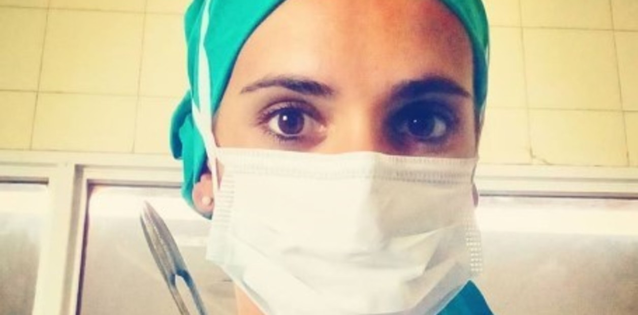 clarincom's tweet card. Se llama Estefanía Mazza Diez, es cirujana, y cuestionó los argumentos del Presidente para negarse a bajar los salarios de los funcionarios en plena pandemia.