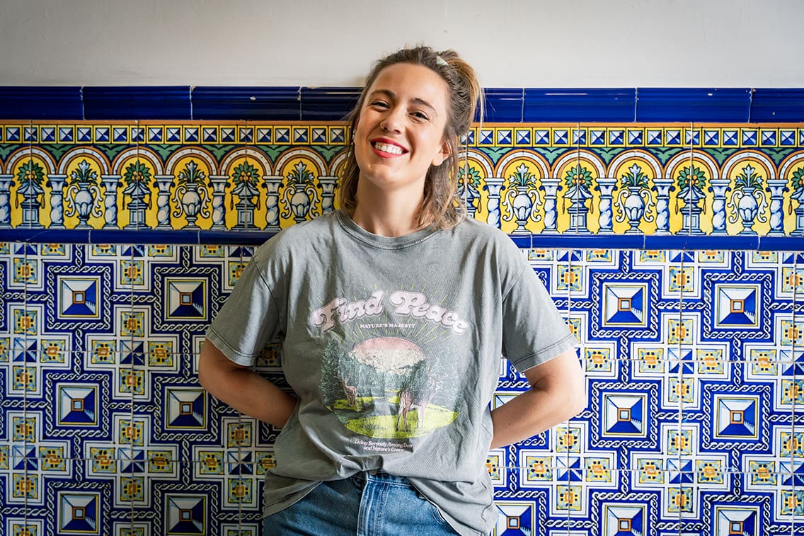 gasteizhoy's tweet card. Kala es el nombre del nuevo proyecto de Zuriñe Hidalgo. La artista gasteiztarra lo presenta de la mano de su canción 'Barkatu'.