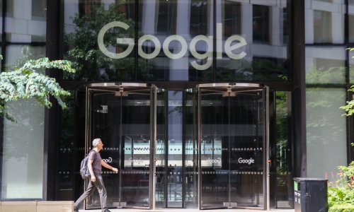 Techlovers_com's tweet card. Türkiye’de saat 11 sularında, yaklaşık 2 saat boyunca süren Google servislerine bağlantı sorunu hakkında Google’dan basın açıklaması geldi. İşte konu ile ilgili Google açıklaması. Rekabet Kurulu il…