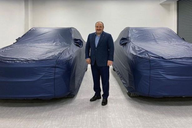 Techlovers_com's tweet card. “Yerli otomobilin” tanıtımına kısa süre kala yeni bilgiler ortaya çıkmaya devam ediyor. 27 Aralık’ta Gebze’de Cumhurbaşkanı Recep Tayyip Erdoğan’ın katılımıyla ön gösterimi yapılacak ol…