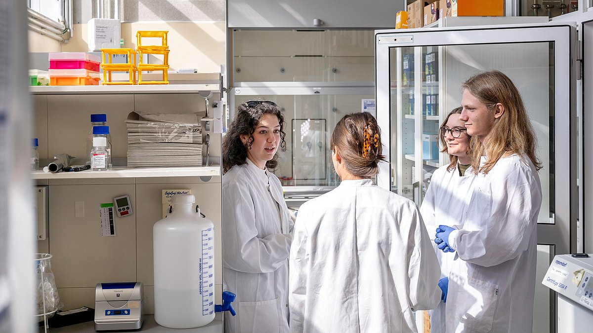 TU_Muenchen's tweet card. At the iGEM competition in Paris, high school and collegiate teams from around the world compete against one another with their synthetic biology research projects. TUM students were onboard again in...