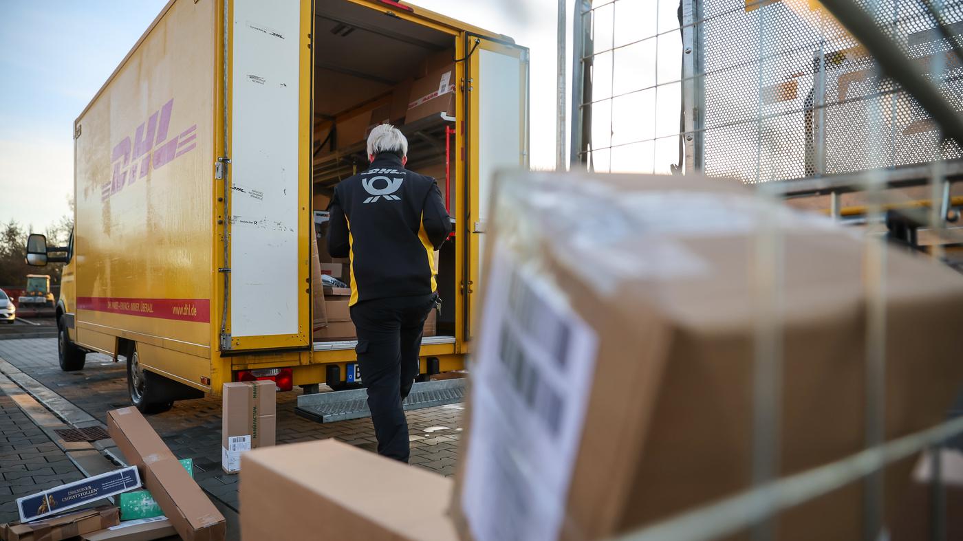 Toedtmann's tweet card. Post-Filialen werden geschlossen und die Zusteller sind mit der Flut der Online-Käufe überfordert. „Was ist aus den Säulen deutscher Tugenden geworden?“, fragt sich unsere Autorin.