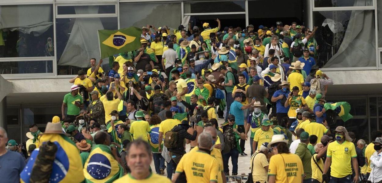 mmargapc's tweet card. Parlamentares da base que têm cargos em diferentes escalões no governo podem perder seus assentos