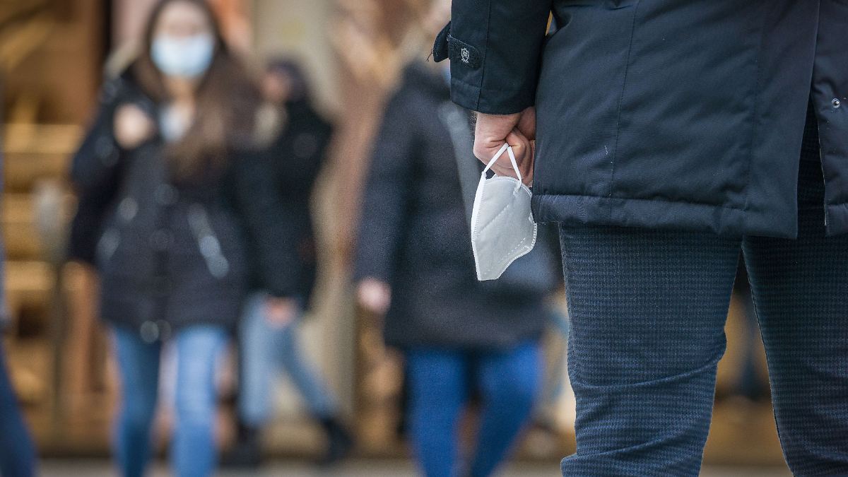 AndersonAfDMdEP's tweet card. Das Verwaltungsgericht Osnabrück hält die Verkürzung des Corona-Genesenenstatus für verfassungswidrig. Anstoß findet es an der Verkündung auf der RKI-Seite und spricht zudem von einer "hohen Grundr...