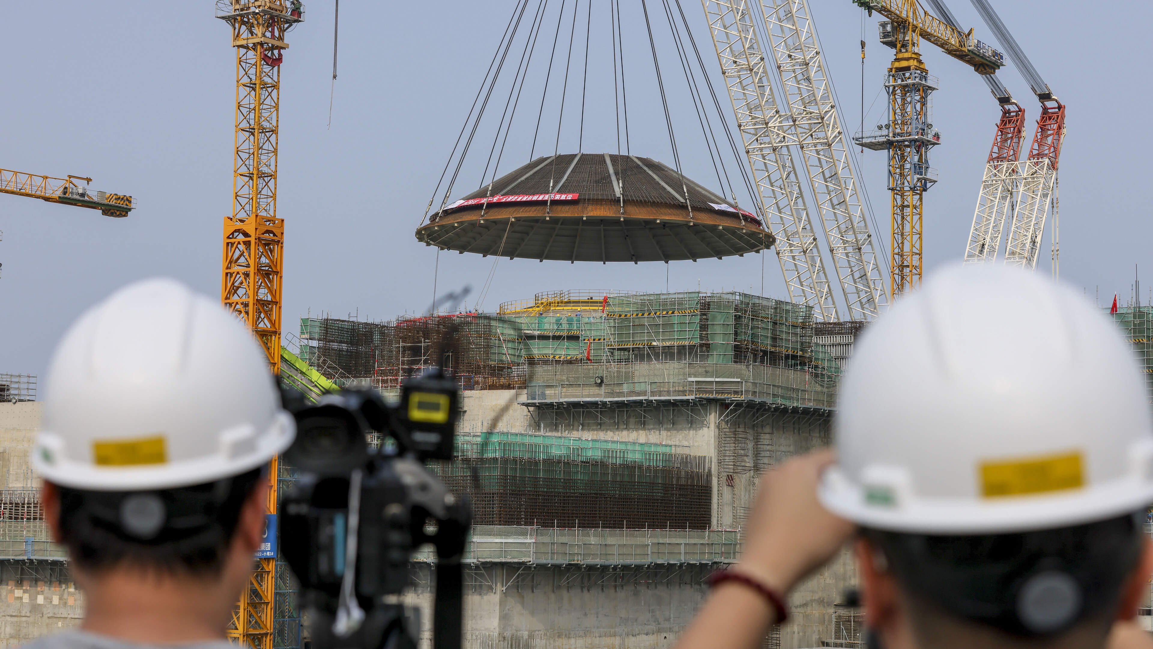 hendrikotten3's tweet card. Het wordt dringen voor Nederland om op tijd nieuwe kerncentrales te pakken te krijgen. Wereldwijd is de jacht op kleinere kernreactoren losgebarsten bij producenten. De techreuzen staan vooraan met...