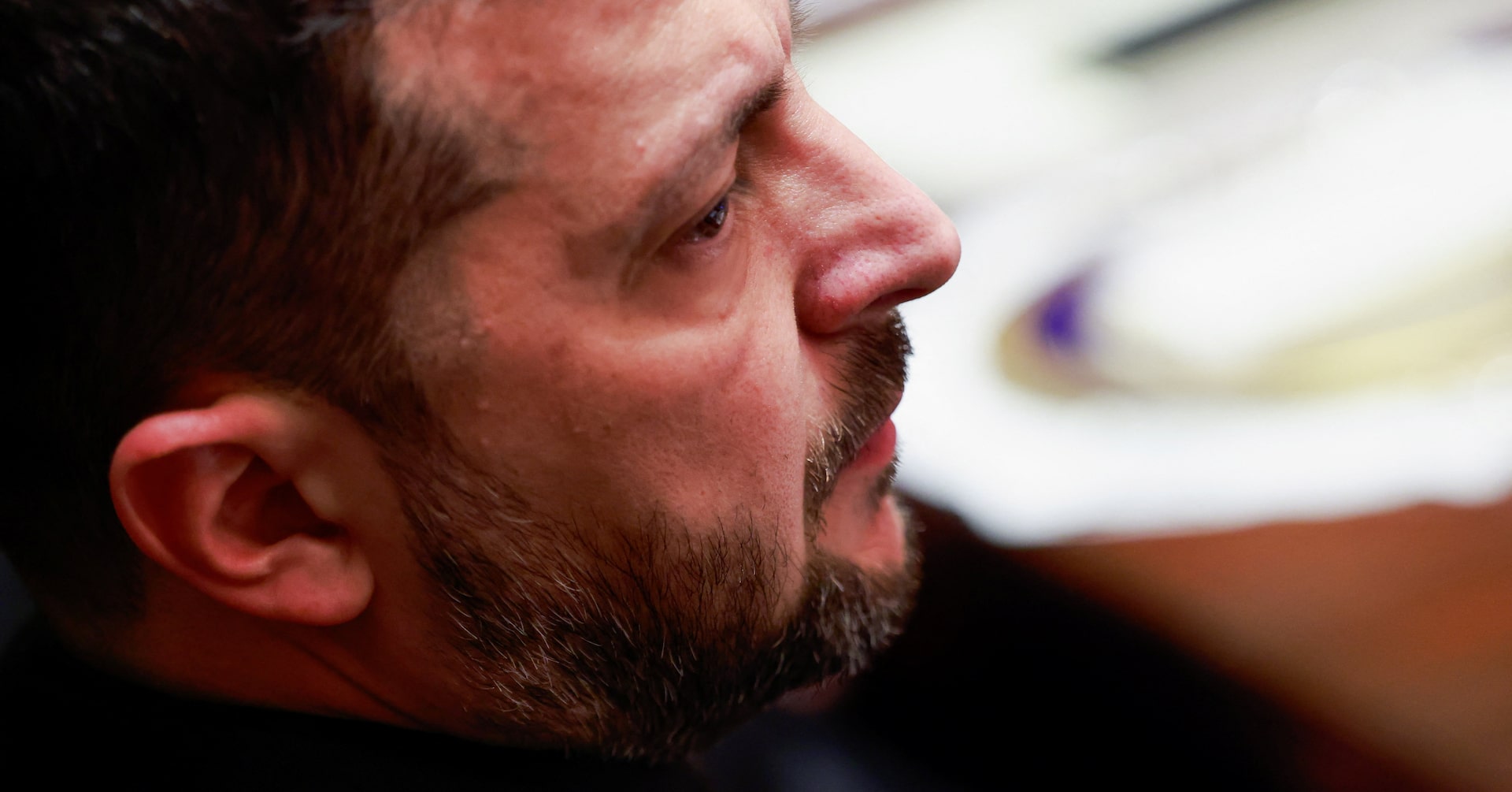 7rKmIlid2p13IQh's tweet card. ウクライナのゼレンスキー大統領は２５日、ロシアとの戦争終結に向けて米国が提示した和平の枠組みを前進させる考えを鮮明にした。さらに和平案の「デリケートな問題」を巡り、トランプ米大統領と協議する用意があるとしたほか、協議には欧州も参加する必要があるという認識を示した。 トランプ大統領はホワイトハウスのイベントで、和平合意に「極めて近づいている」と言明した。ただ、詳細には踏み込まなかった。