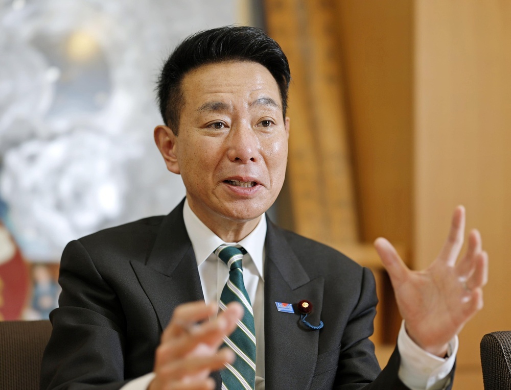 UJfh8rgz3F46952's tweet card. 　自民、公明両党は18日、日本維新の会に対し、高校無償化の関連予算が5千億円超になるとの見通しを伝えた。これを受け、維新は19日に2025年度予算案の賛否を党内で議論する。前原誠司共同代表がBS―T