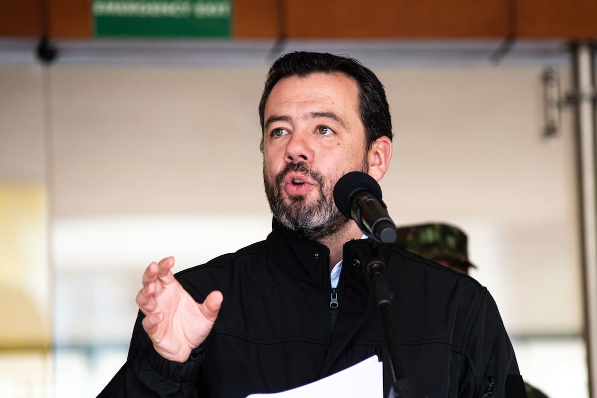 WRadioColombia's tweet card. El alcalde de Bogotá confirmó que, el último año, se perdieron 20 días de estudio en los colegios distritales, lo que representa un gran retroceso en la educación.