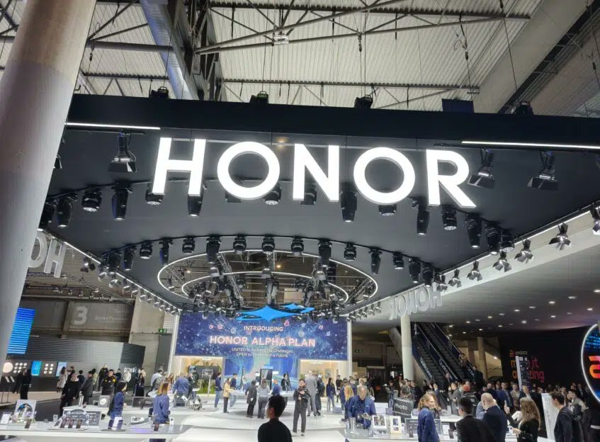 TalkAndroid's tweet card. Save on HONOR’s 400 Pro, Magic 7 Pro and Magic V5, with flagship specs & big batteries