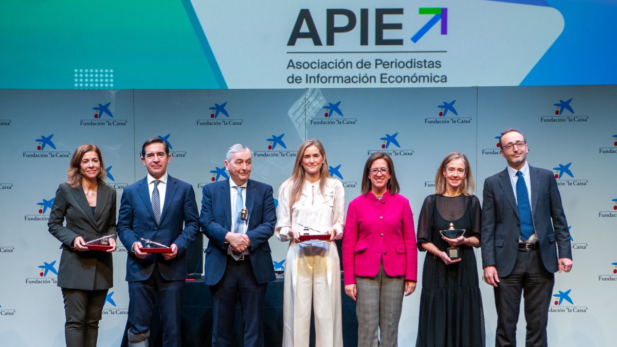 IsraelGJS's tweet card. Los galardones, que en esta edición cumplen 40 años, han recaído en FUNCAS como ganadora en la categoría de Tintero y Marc Murtra, presidente de Telefónica, en la de Secante.