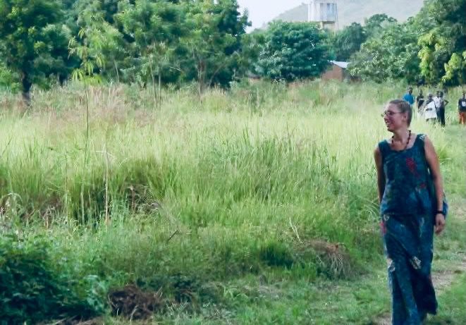 CL_USMB's tweet card. Christmas in Africa wasn’t something this Midwestern girl planned to experience while growing up with snow and ice storms each December.