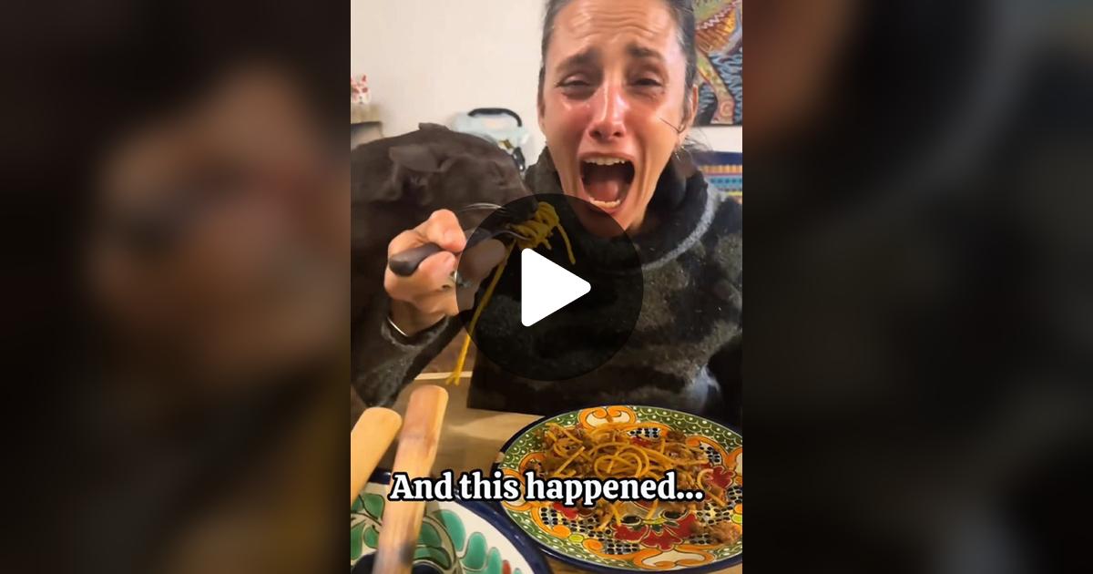 The_MysticXD's tweet card. 31K Likes, 501 Kommentare. „Greedy cat.“