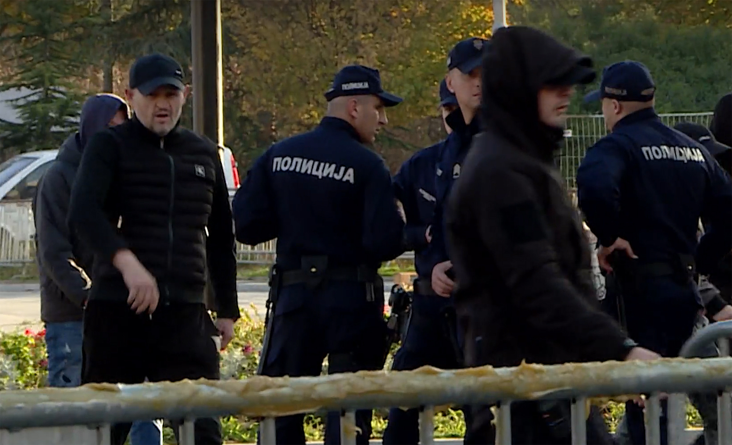 misamajic's tweet card. Dežurnoj tužiteljki Prvog osnovnog javnog tužilaštva u Beogradu policija nije dozvolila pre nekoliko dana da izvrši uviđaj u šatorskom naselju ispred Narodne skupštine, poznatijem kao „ćacilend“,...